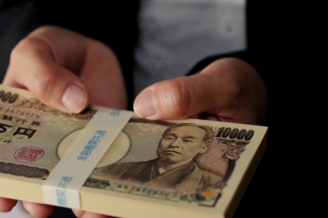 闇金業者に大金を渡してしまう。射水市の弁護士や司法書士への無料相談に一歩踏み出す